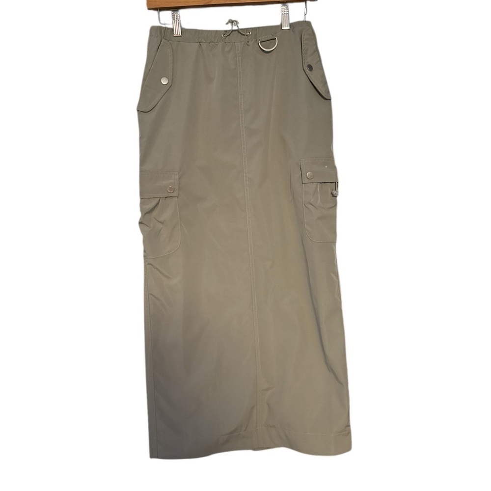 light olive green  Women's cargo Skirt - Picture 2 of 5